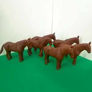 Seis cavalos pequenos